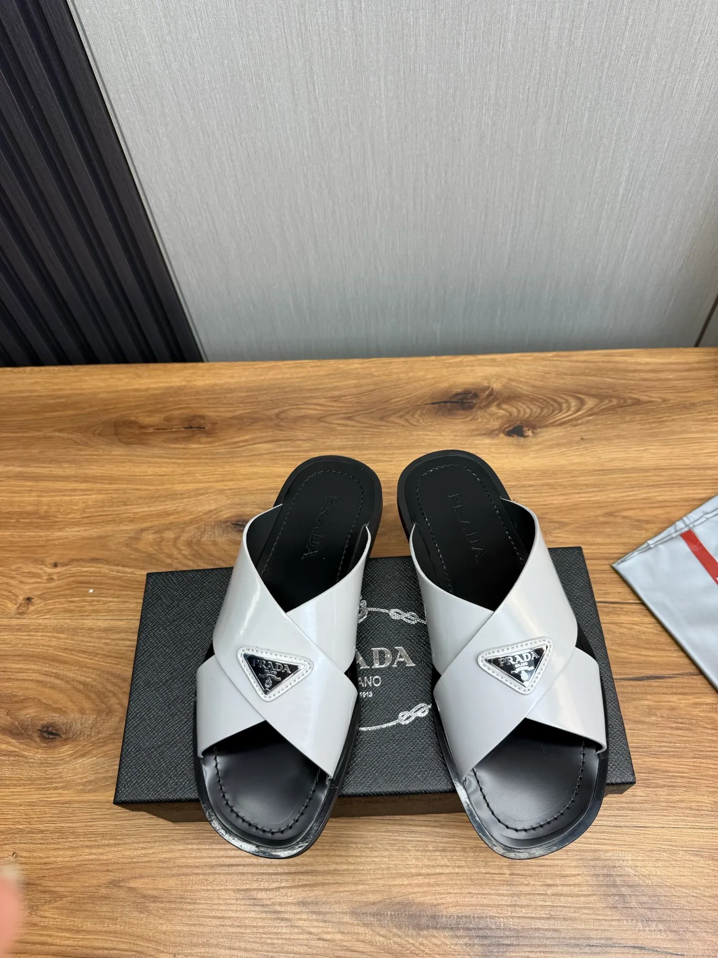 Factory price 340💰 ＰＲＡＤＡPrada - popular men's slippers hot sale 🔥 🩴Official website one to one production 38-45 sizes 45 46 🉑️Customized!